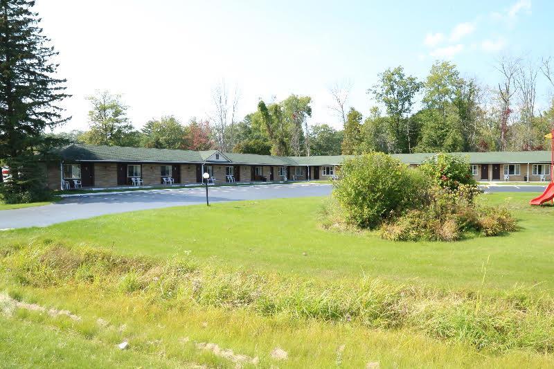 Crow'S Nest Motel Tawas City Exterior photo